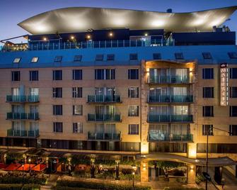 Majestic Roof Garden Hotel - אדלייד - בניין