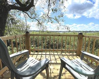 1Bed 1Bath Container Home Centrally Located - Winter Haven - Balcony