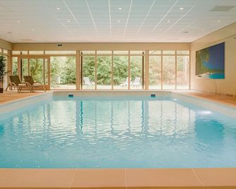 Spacious Room with Balcony! Indoor Pool, Free Parking! Near Hollands Schwarzwald - Rijssen - Pool