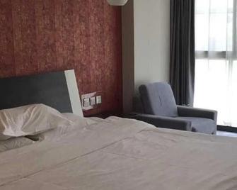 Fairyland Hotel Kunming Tuodong Branch - Kunming - Bedroom