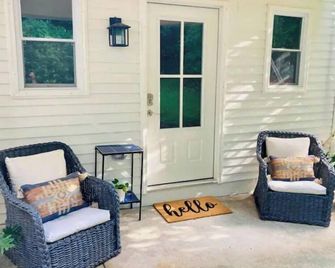 Cottage-Style Garage Apartment - Roswell - Patio
