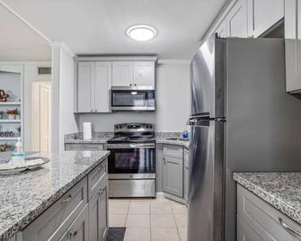 Delightful Apartment in Iowa, LA - Apartment 4 - Iowa - Kitchen