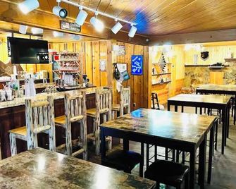Glacier National Park Glamping Mt - Essex - Bar