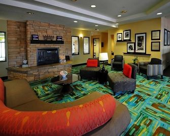 1 Unit | Near Downtown, Indoor Pool, Fitness, Parking and Free Breakfast - Glenwood Springs - Lounge
