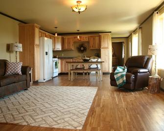 Brand New! Lake Front Rental With Mountain Views - Eureka Roadhouse - Living room