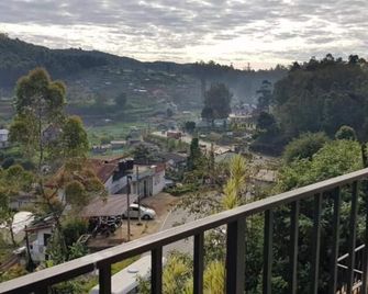 Hotel Coldworld - Nuwara Eliya - Balcony