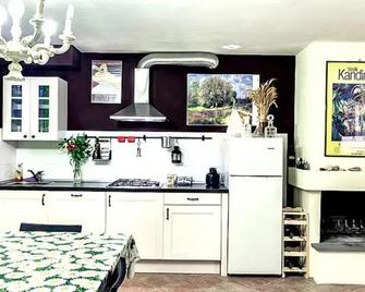 Tavernetta con camino in collina - Pianoro - Кухня