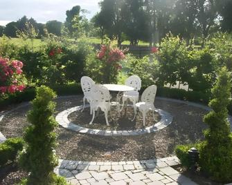 Cahergal Farmhouse B&B - Newmarket On Fergus - Patio
