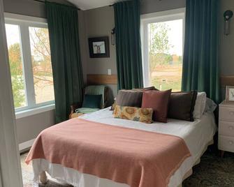 Hope's Anchor-where your outdoor adventures and luxurious accommodations collide - Pierre - Bedroom