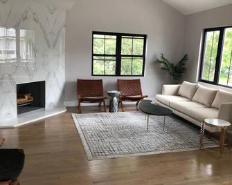Amazing Summer rental located in The Village of Atlantic Beach - Atlantic Beach - Sala de estar