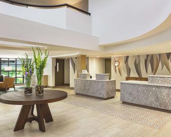 Hilton Garden Inn Monterey - מונטריי - לובי