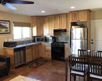 Beautiful One Bedroom Appt. With All The Amennities - Borrego Springs - Kitchen
