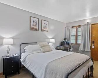 Room 5, Kozy Rest Motel - Montello