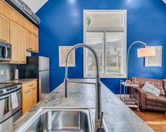 The Bulldog Grand Chalet (Le) by OneHometown Getaways - Starkville - Küche