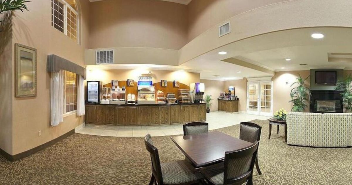 Holiday Inn Express Delano Hwy 99 ab 86 €. Hotels in Delano KAYAK