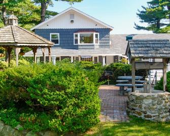 Kittery Inn and Suites - Kittery - Innenhof