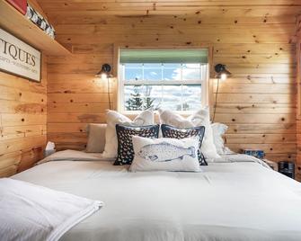 Quiet, relaxing cabin, views galore, pet friendly - Bigfork - Bedroom