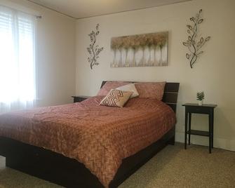 Comfortable 2 BR unit blocks from light Rail Train - Seattle - Bedroom