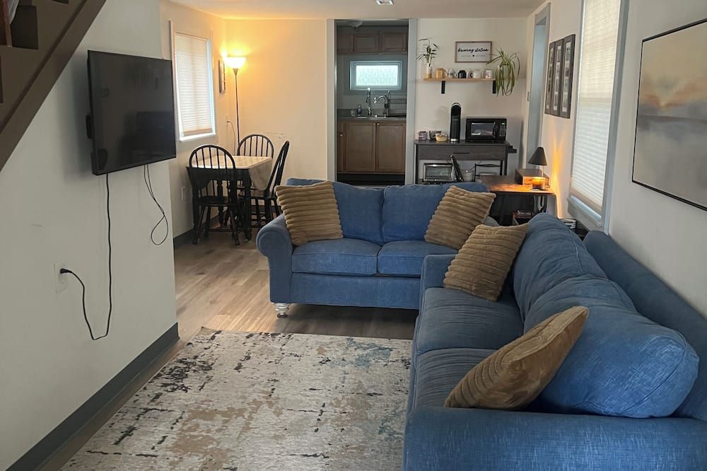 Cozy Cottage Walking Distance to Chautauqua Lake - Jamestown - Huiskamer