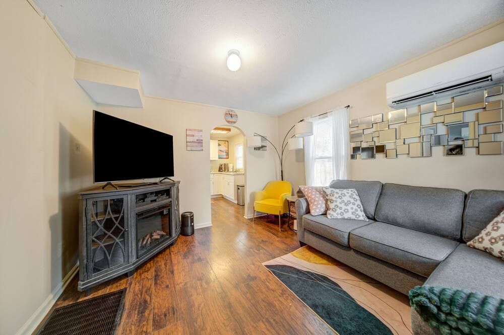 Cozy Chalet Bungalow in West Park - Cleveland - Cleveland - Living room