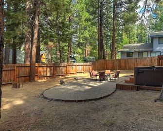 Montgomery Estates Bliss - Hot tub pets family fun - South Lake Tahoe