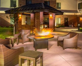 Staybridge Suites Denver - Central Park By IHG - דנבר - פטיו