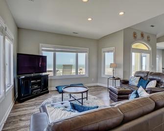 Oceanfront Home, Private Beach Access, Sunrise Views, Pet Friendly - North Topsail Beach - Living room