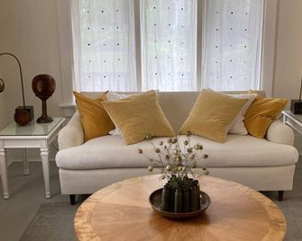 Cozy urban cottage in the heart of Picton - Prince Edward - Salon