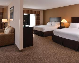 Holiday Inn Express & Suites Fairmont, An IHG Hotel - Фермонт - Спальня