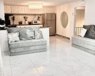 IG: @13lacksheep - Vortex - Terrebonne - Salon