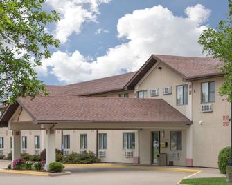 Super 8 by Wyndham Knoxville - Knoxville - Gebäude
