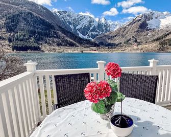 Chalet Villa Esefjord by Interhome - Balestrand - Balcón