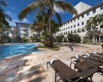 Comfort Suites Flamboyant - Goiânia - Zwembad