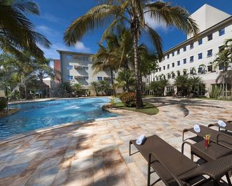 Comfort Suites Flamboyant - Goiânia - Pool