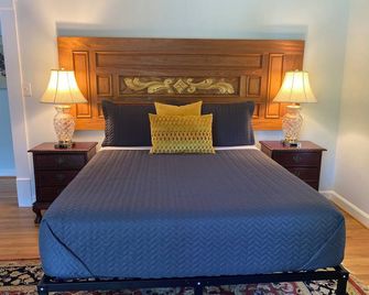 Serene Sanctuary - Lake View! - Raleigh - Bedroom