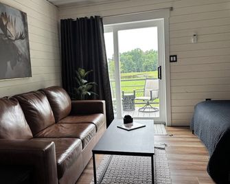Terrific 1-bedroom Loft with Balcony in Mount Vernon. 1.2 mile Hiking trail. - Mount Vernon - Huiskamer