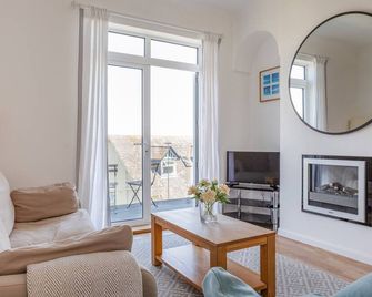 4 Glenthorne House - Salcombe - Living room