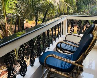 Swati Hotel - Arambol - Balcone