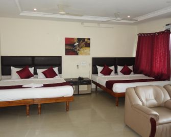 Hotel Vihas Inn Tirupati- Near Alipiri - Tirupati - Huiskamer