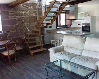Village House I Ourense-Ribeira Sacra - Coles - Sala de estar