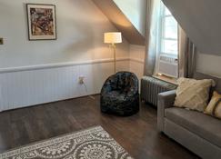 Lovely two bedroom apartment with free parking - Manchester - Olohuone