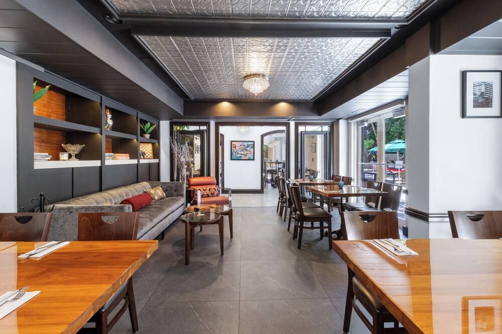 Upscale Suite Retreat w/ Kitchen , Pool Access | 0.4 mi to CocoWalk Shopping - מיאמי - מסעדה