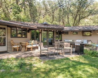 Million Dollar Creekside Treehouse Hottub Rafting Hiking Fishing and Mins to Glenwood and Hotsprings - Glenwood Springs - Patio