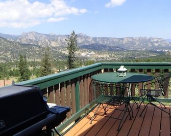 Estes Park Pinecone Cottage: With 1.8 Acres And Spectacular Mountain Views - Estes Park - Balcony
