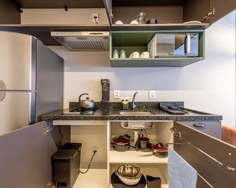 Xtay Cais Rooftop - Estúdios Completos com Wifi e academia, no Centro Histórico de Porto Alegre - Porto Alegre - Kitchen