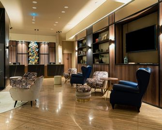 DoubleTree by Hilton Brescia - Brescia - Lobby