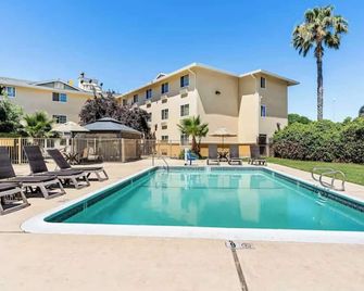 Aurora Inn - Modesto - Svømmebasseng