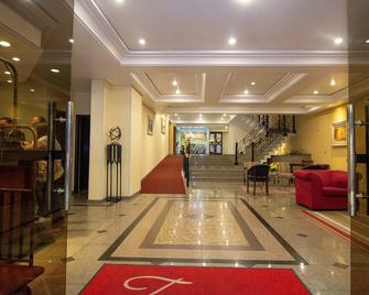Trevi Hotel & Business - Curitiba - Recepción