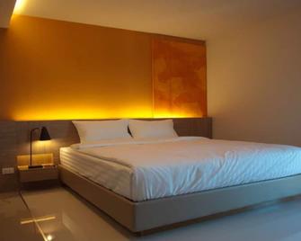 Abizz Hotel Lampang Airport - Lampang - Bedroom