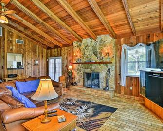 Sandford Vacation Rental Near Airport and Lake! - Sanford - Sala de estar